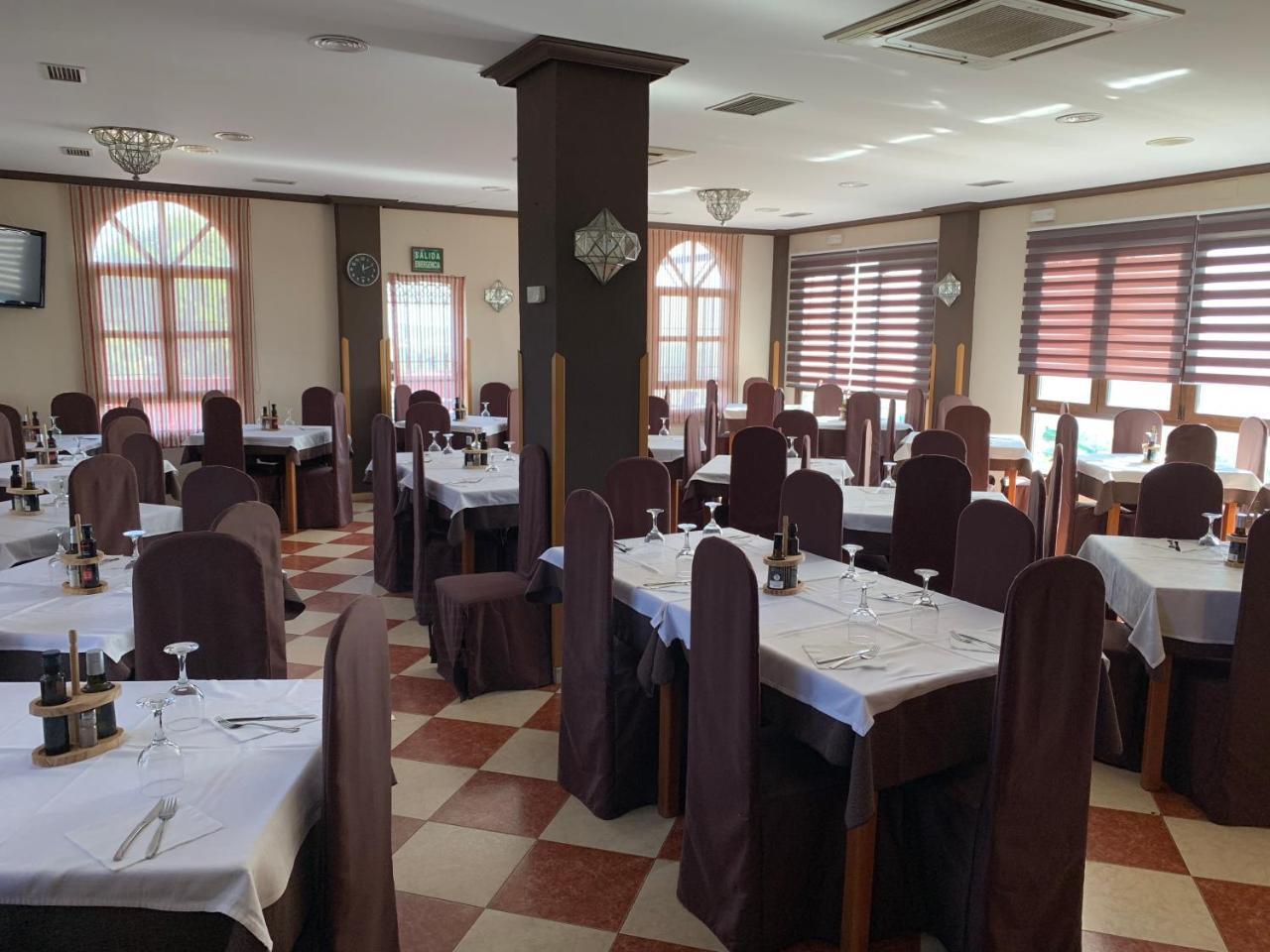 بايثا Hotel-Restaurante La Loma المظهر الخارجي الصورة